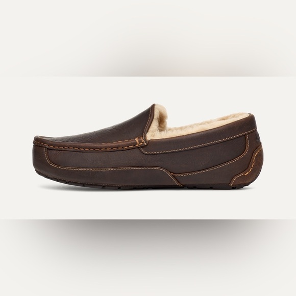 Uggs Men's Brown Ascot Matte Leather Loafers size 9 - Picture 2 of 12